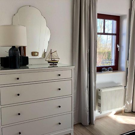 Ferienwohnung-Klaus-Stoertebeker-Mit-Sonnenterrasse-Garten-Zwischen-Strand-Wald-Und-Wiese Gustow  ภายนอก รูปภาพ